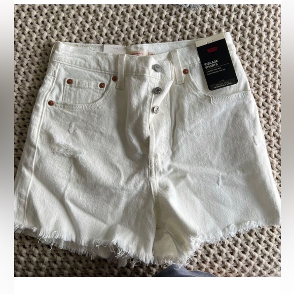 Levi’s Ribcage Shorts - Picture 2 of 2